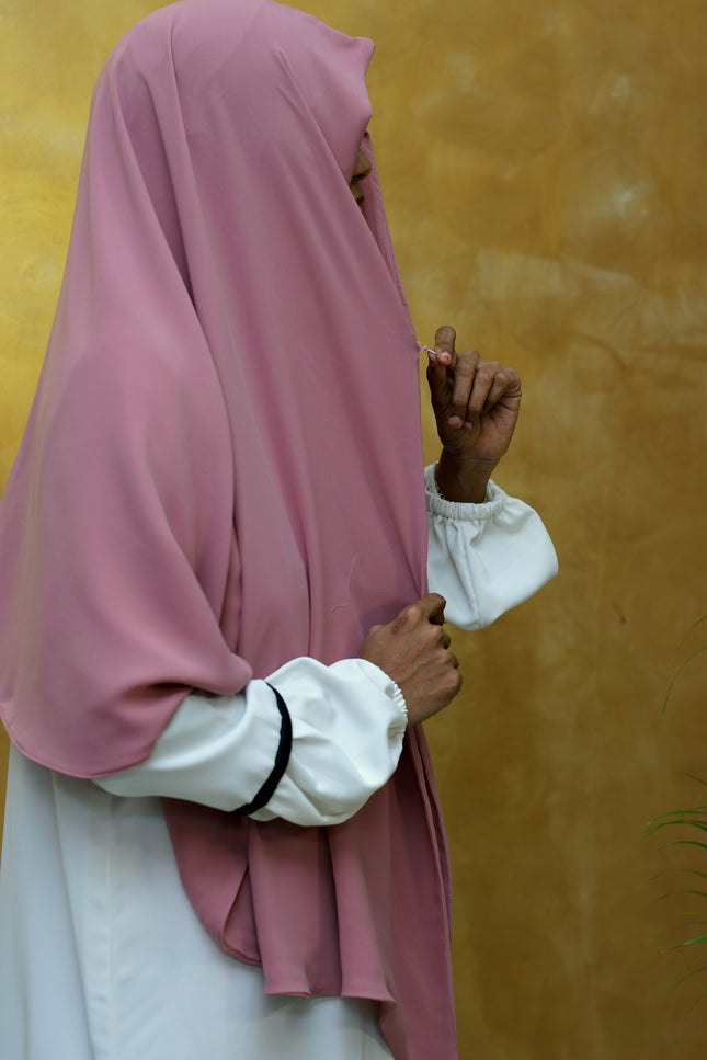 Blush Bloom – Powder Pink Instant Hijab with Zip Closure | Dual-Layer Imported Korean Chiffon | Flowy & Feminine | Malaysian Hijab