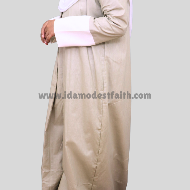 Gray A-Line Abaya with Plain Sleeves – A Minimalist Elegance 🩶: Crafted with high-quality linen, offering a soft, airy, and comfortable texture for all-day elegance.
